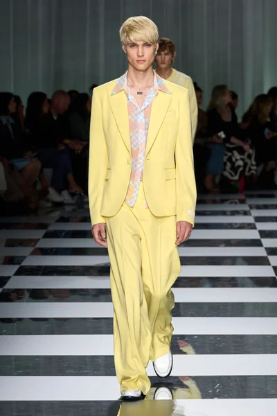 Look 57